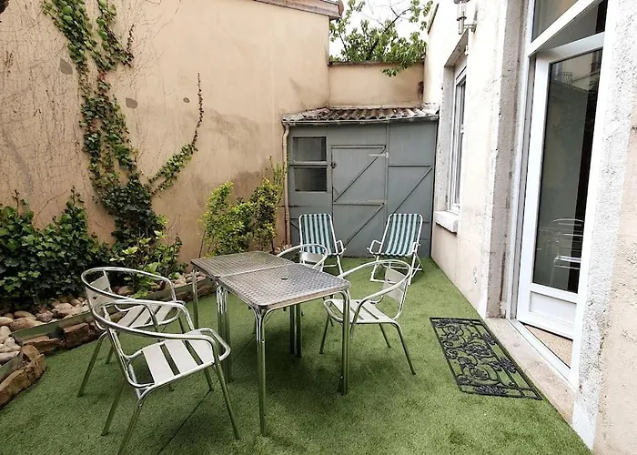 Classe 4 Etoiles - Cybele - Centre Ville 2 Chambres, Cour Privative Et Garage