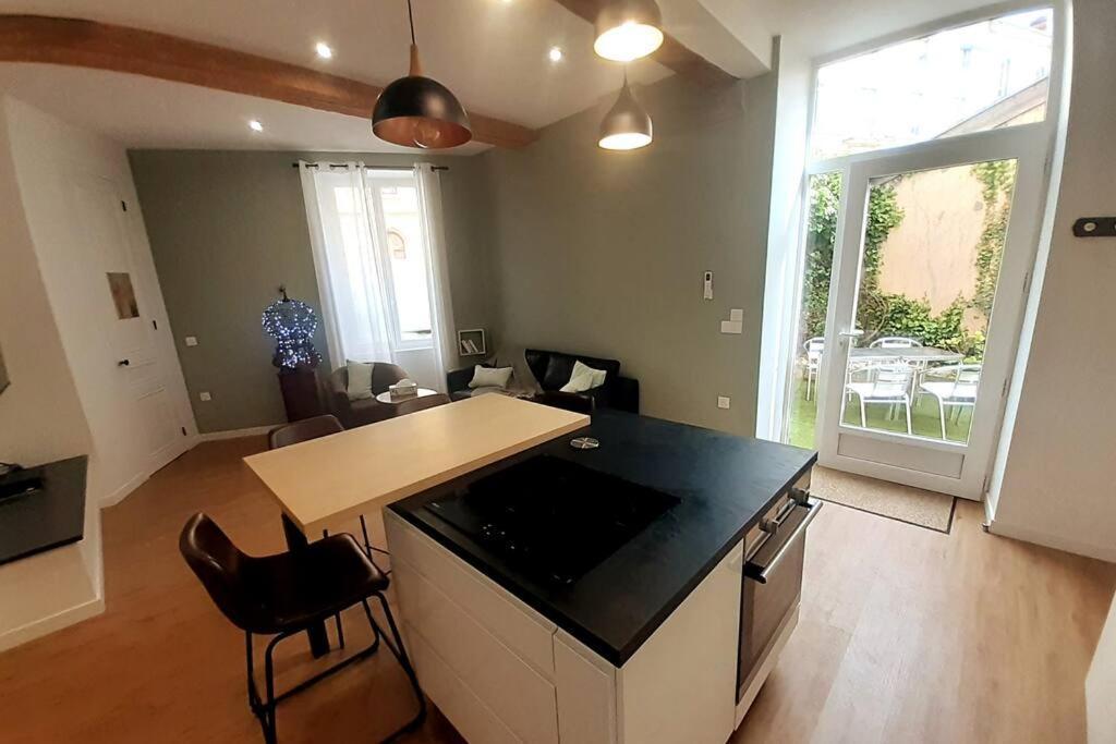 Classe 4 Etoiles - Cybele - Centre 2 Chambres, Cour Privative Et Garage
