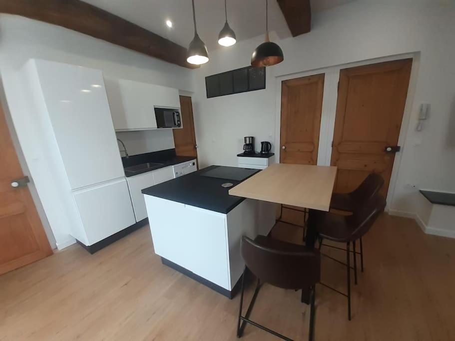 Classe 4 Etoiles - Cybele - Centre 2 Chambres, Cour Privative Et Garage Apartment *
