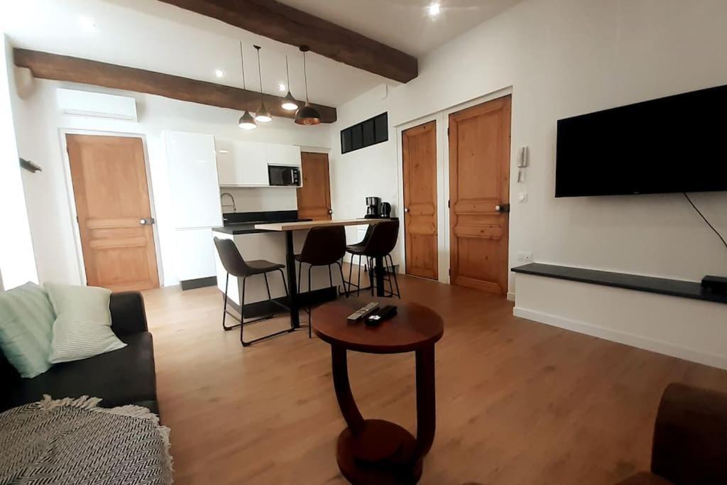 Classe 4 Etoiles - Cybele - Centre 2 Chambres, Cour Privative Et Garage *