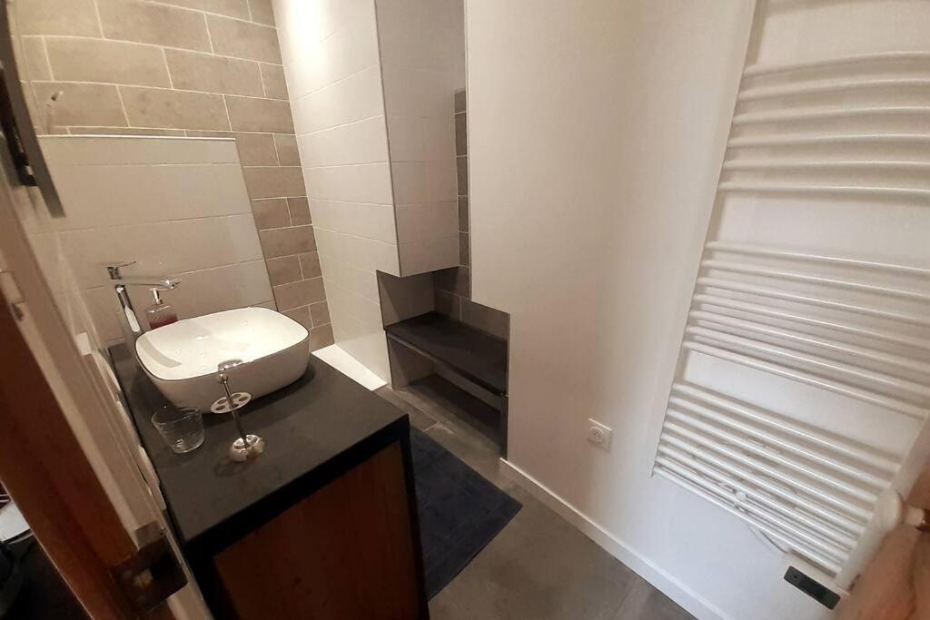 Classe 4 Etoiles - Cybele - Centre 2 Chambres, Cour Privative Et Garage Apartment *