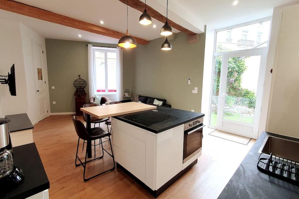 Classe 4 Etoiles - Cybele - Centre 2 Chambres, Cour Privative Et Garage