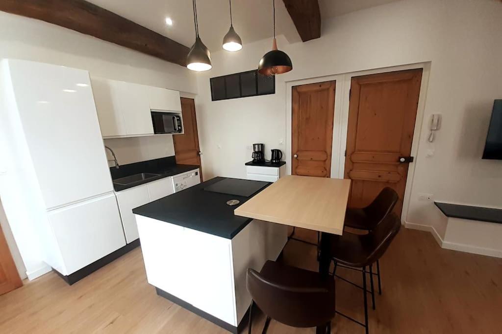Classe 4 Etoiles - Cybele - Centre 2 Chambres, Cour Privative Et Garage *